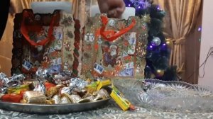 Собираю сладкие подарки на Новый год.