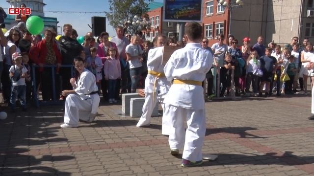 Советская Гавань. Крестьянская ярмарка и показательное выступление каратистов. Сентябрь 2017. смотреть онлайн