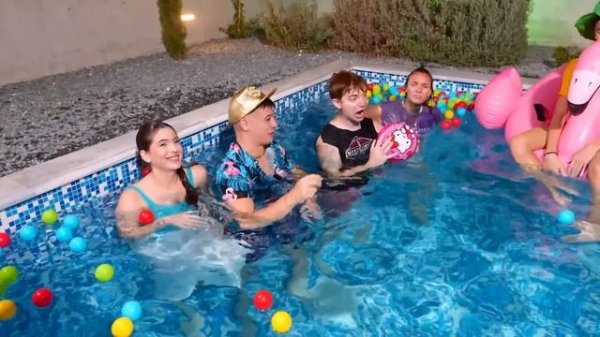 БОГАТЫЙ vs БЕДНЫЙ бассейн !