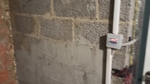 Конденсат на входной двери в частном доме . Что делать? смотреть онлайн