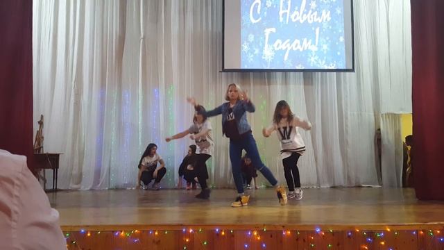 Новогодний танец (IOWA - Бьёт Бит) смотреть онлайн