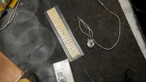 Регулируем яркость светодиода всего 2 детали