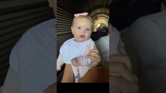 Реакция 9-месячной девочки на первый заезд в туннель смотреть онлайн