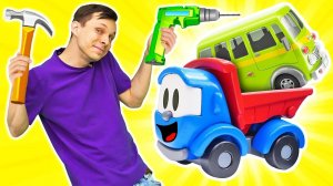 Грузовичок Лева везет ТРИ машины в автомастерскую! Видео про игрушки для детей