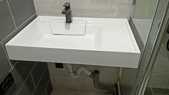 Ванная комната с душевым угловым ограждением Sensea Essential из полового керамо. Сафоново