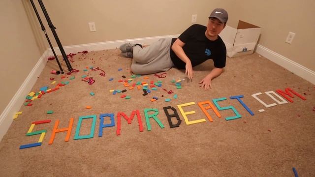 I Put 10 Million Legos in Friend's House смотреть онлайн