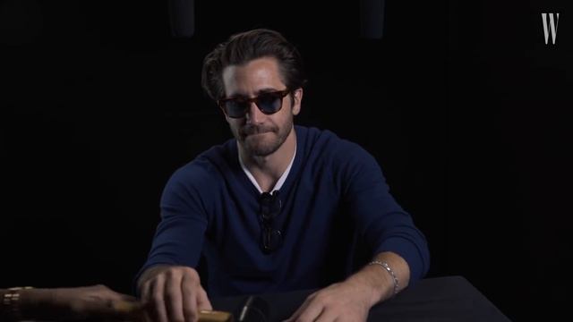 Jake Gyllenhaal Explores ASMR with Whispers, Bubble Wrap, and a Camera | Celebrity ASMR | W Magazin смотреть онлайн