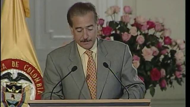 Sanción de la Ley Financiera por parte del Presidente Pastrana -3 de agosto de 1999- смотреть онлайн
