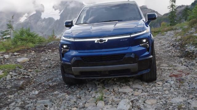 The Chevy Silverado EV can go 450 miles on a single charge?! смотреть онлайн