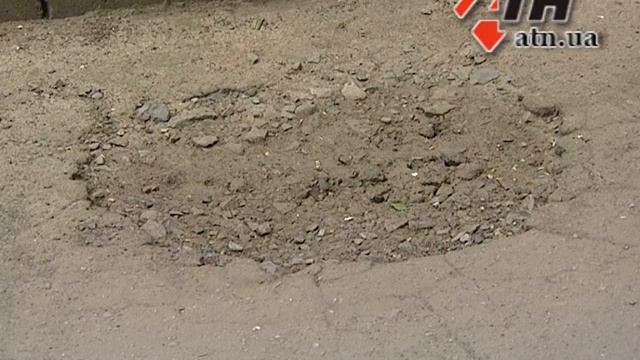 13.05.15 - Полвека без ремонта: жильцы добиваются ремонта внитриквартальной дороги смотреть онлайн