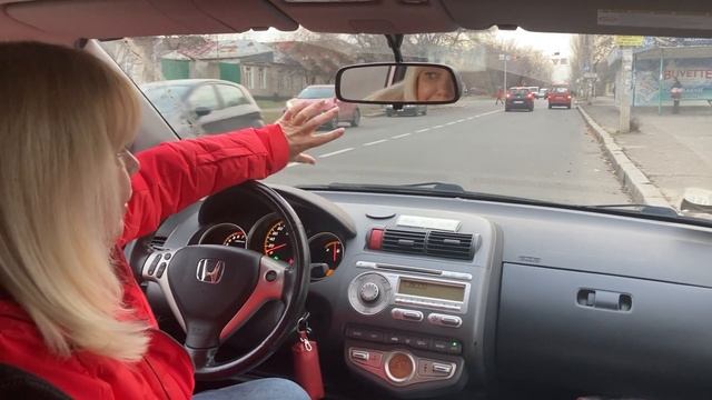 Выезд со двора на перекресток. Светофор не везде. Ваш вопрос. смотреть онлайн