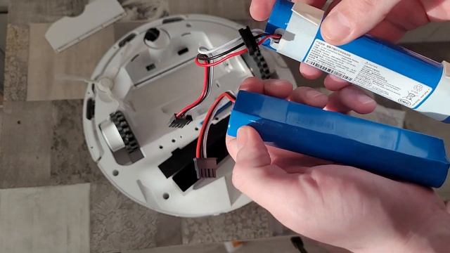 Xiaomi Mijia 2 STYJ02YM останавливается во время уборки. Ремонт своими руками. Замена АКБ. смотреть онлайн