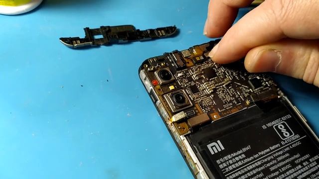 Xiaomi Mi A2 Lite не включается,кз по плате ,перекатали всю плату ,нам это без проблем смотреть онлайн