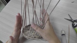 Простая карандашница из газетных трубочек