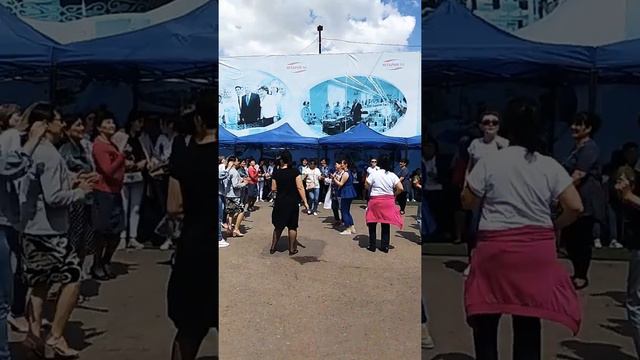 Рахимов Жансерик "Попурри". "День работника лёгкой промышленности" Ютария ЛТД смотреть онлайн