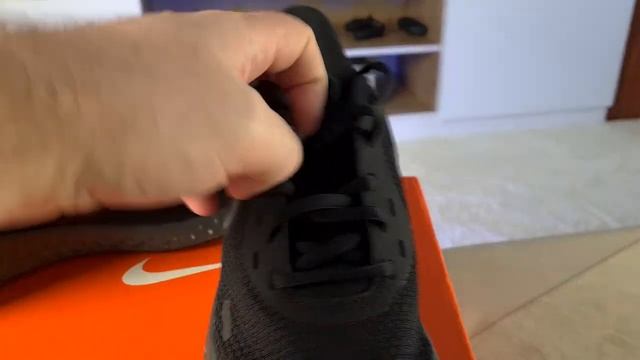 Nike Revolution 5 - не экономь на детской обуви!!! смотреть онлайн