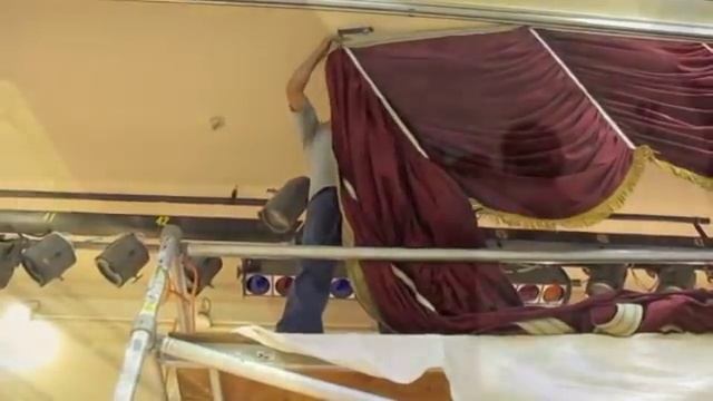 Auditorium stage curtains and motorized rigging. Auditorium motorized theater drapes. смотреть онлайн