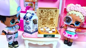 ПИЦЦА С ГЛАЗАМИ? МОЛОКО С МЫШАМИ? Семейка ЛОЛ В ШОКЕ! Куклы мультики Даринелка
мультики Даринелка