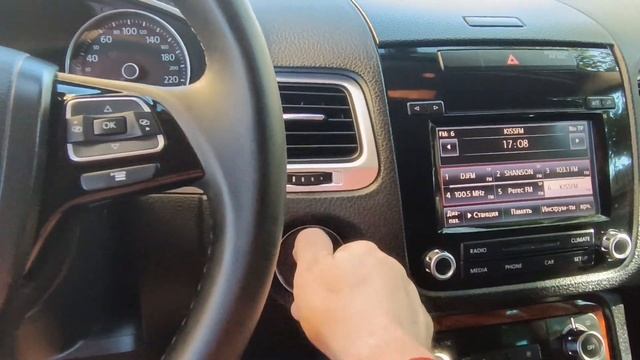 Проверка уровня масла Touareg, электронный щуп/Checking the Touareg oil level, electronic dipstick смотреть онлайн