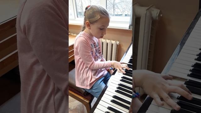 Сольфеджио. гамма F-dur (ломаная), T5/3. Горожанина Мария 1кл. смотреть онлайн