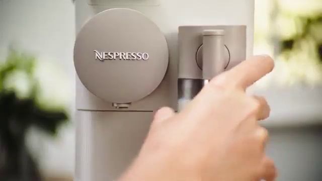 De’Longhi Nespresso Lattissima One смотреть онлайн