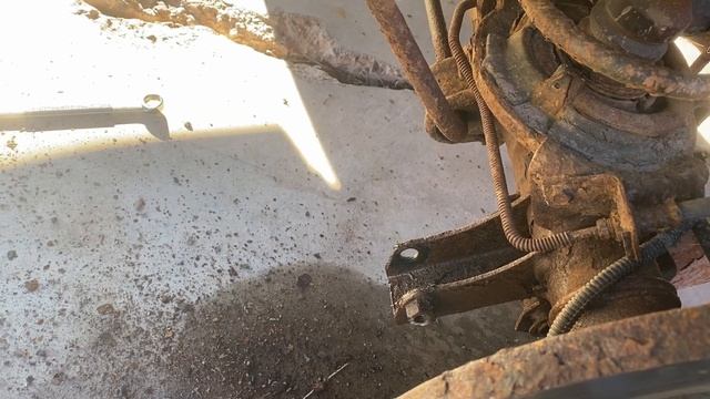 2001 Jeep (WJ) Grand Cherokee rear shock install смотреть онлайн