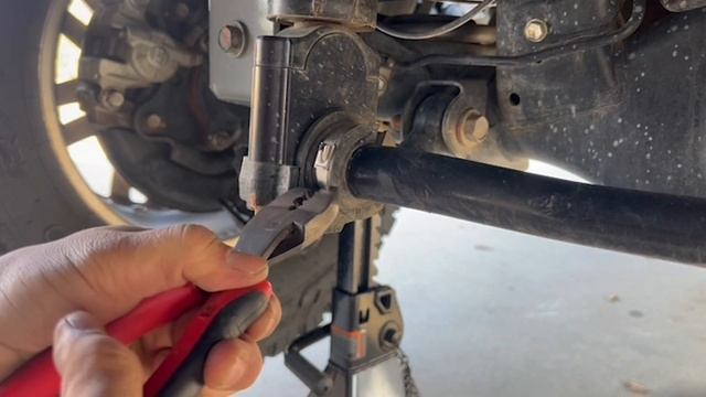 Install Video - Rear KDSS Sway bar billet clamps смотреть онлайн