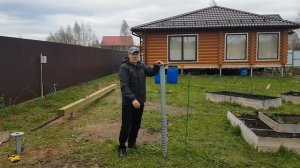 Как одному закрутить винтовую сваю для фундамента