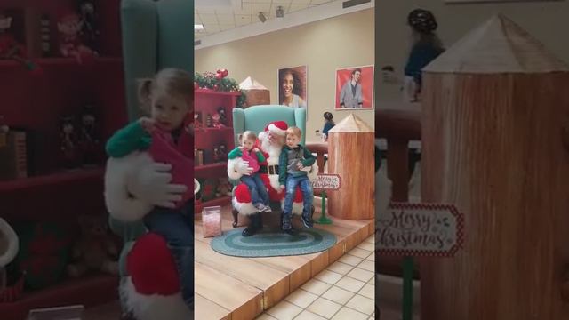 Nolan & Everly- Santa 2017 смотреть онлайн