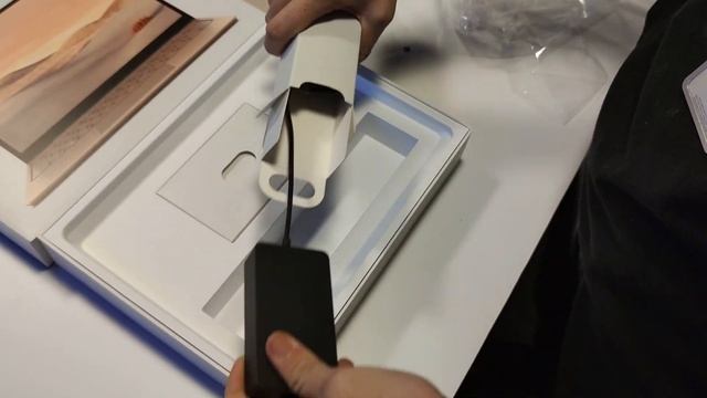 Microsoft Surface Laptop GO 10th Gen i5 8/256GB Sandstone Unboxing смотреть онлайн