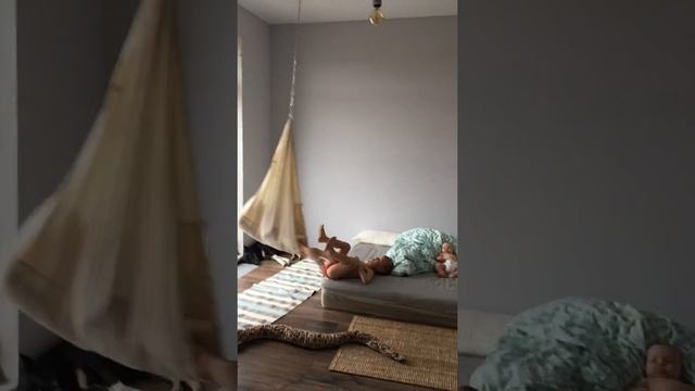 Многодетная семья с новорождённым. Гамак/качели/кроватка/люлька смотреть онлайн