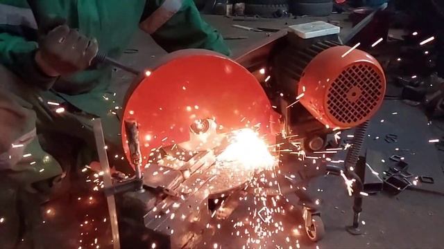 как режет самодельный отрезной станок по металлу смотреть онлайн