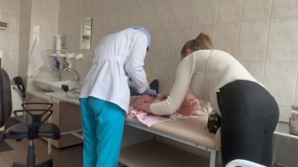 БОЛЮЧИЕ УКОЛЫ ДЕТЯМ. ПЕРВЫЕ ПРИВИВКИ у Николь и Доминики Крейзи лайф