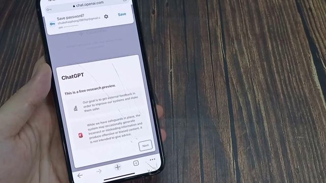 How to Use ChatGPT on iPhone and Android Phone смотреть онлайн