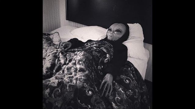 teneci, Øмутов, Zhmaylik - Меня Украли Инопланетяне смотреть онлайн