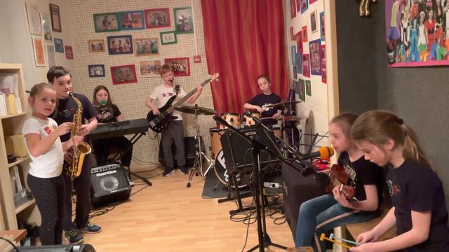 вокально - инструментальная группа БУМ - итальянская песня - Era una casa molto carina смотреть онлайн