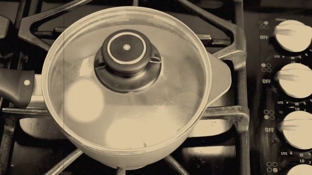 How to make Easy Hard Boiled Eggs: Classy Cookin' with Chef Stef смотреть онлайн