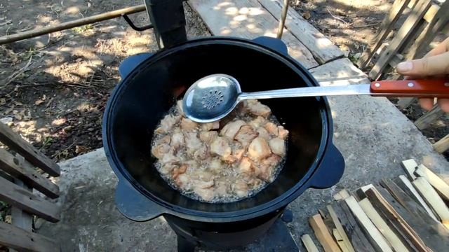 ПЛОВ В КАЗАНЕ НА КОСТРЕ ИЗ СВИНИНЫ смотреть онлайн