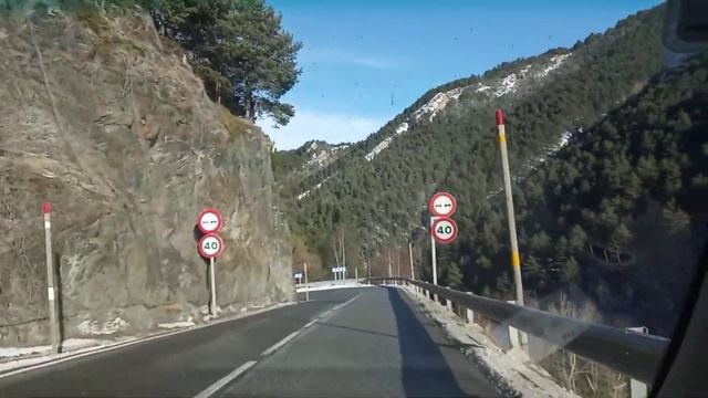 Андорра и открытие сезона 20-21, прогулка по ночной Андорра ла Велья смотреть онлайн