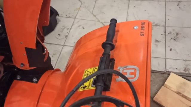 Ремень Rubena или китайский на снегооуборщике Husqvarna ST261E смотреть онлайн