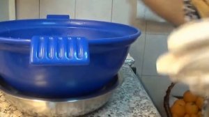 Домашний жирный творог из кефира, это очень, очень просто.