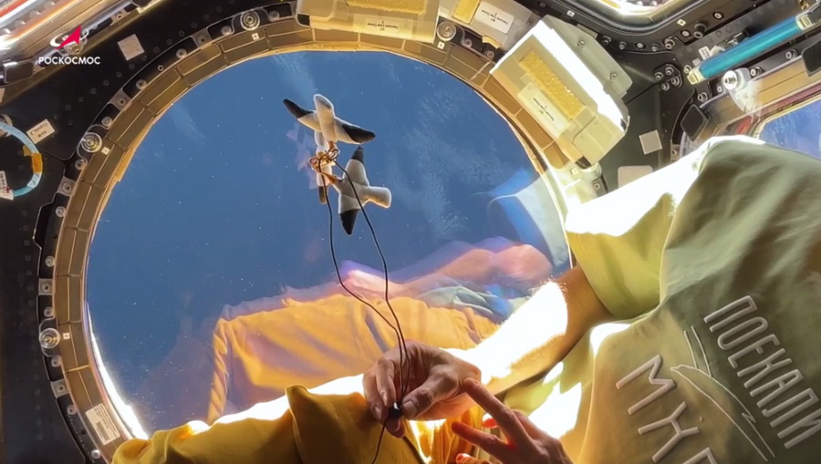 В космосе празднуют юбилей МХТ имени Чехова смотреть онлайн