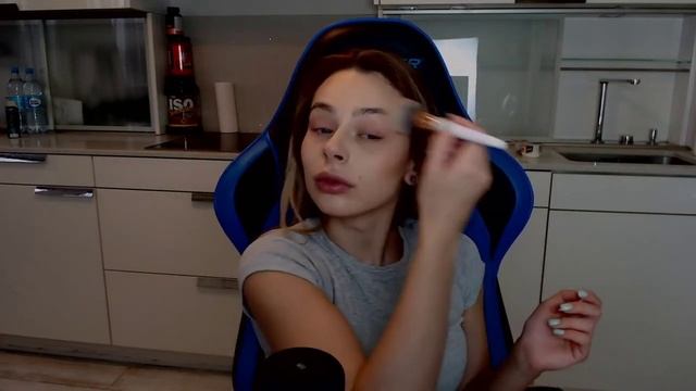 МИХАЛИНА РАЗДЕЛАСЬ НА СТРИМЕ смотреть онлайн