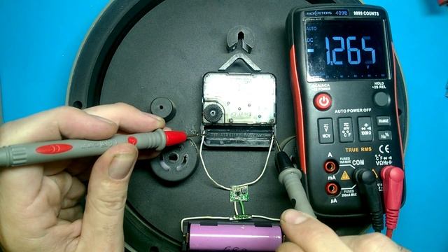 Как запитать настенные часы от литиевого аккумулятора смотреть онлайн