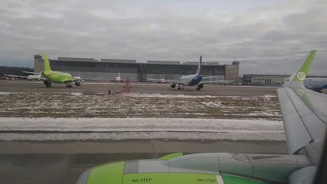 Видео взлета рейса из Москвы (Домодедово DME) во Владикавказ (Беслан OGZ). 26.11.2020. смотреть онлайн