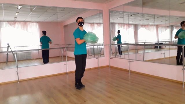 Танец с помпонами