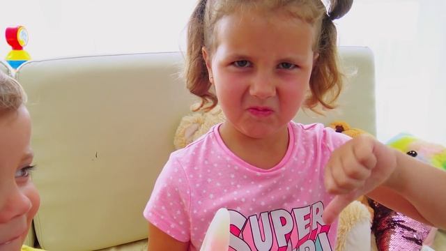 Милана и папа готовят фруктовое мороженое дома смотреть онлайн