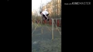 Мальчик упал с крыши небоскрёба. 



Смешные падения людей