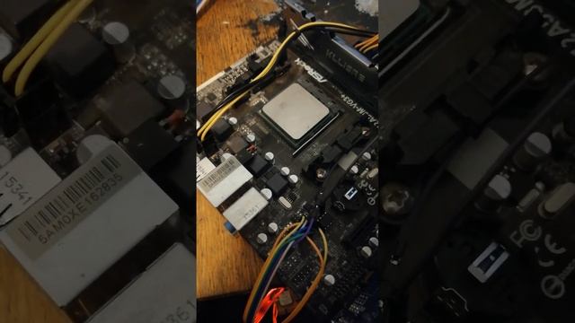 Подключение пост карты от ноутбука к персональному компьютеру. Через LPC connector к TPM S1. смотреть онлайн