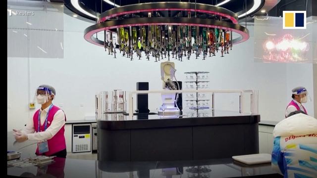 Robot bartender serves drinks at the Beijing Winter Games смотреть онлайн